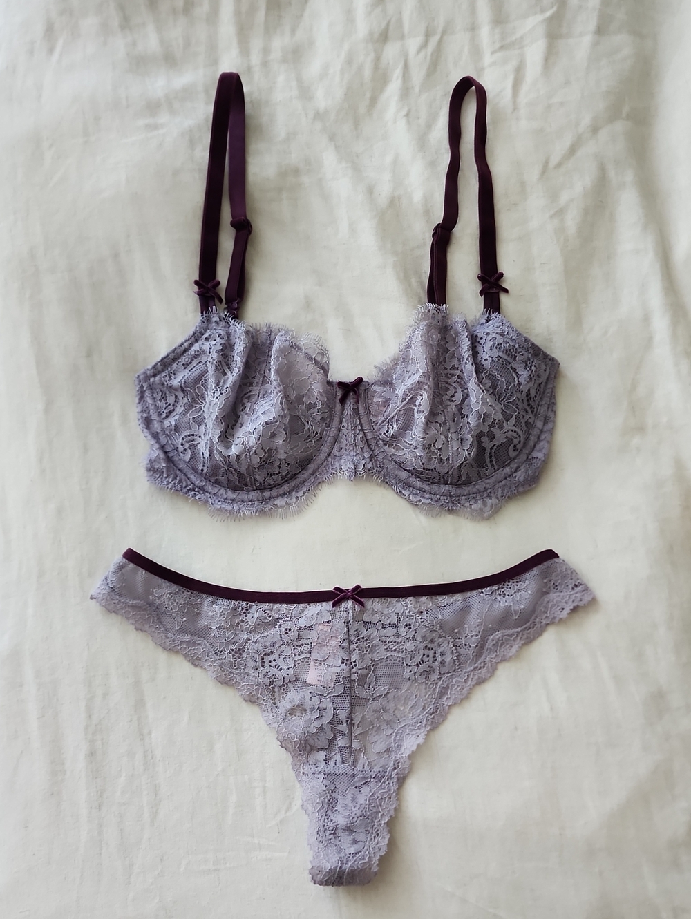 VS Dream Angels Lavender Lace Bra With Plum Velvet Straps And Thong 32DD/M